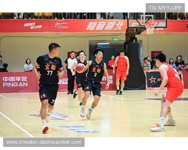 湖北百强县篮球联赛潜江逆转取胜,更衣室庆祝氛围热烈